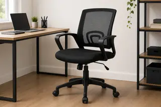 Foto enviada por un cliente de una silla de oficina en un espacio de trabajo